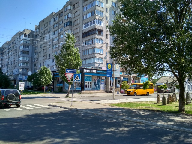 Холдер 0.95x1.95,  Центральна вул. / Перемоги вул. (музей)